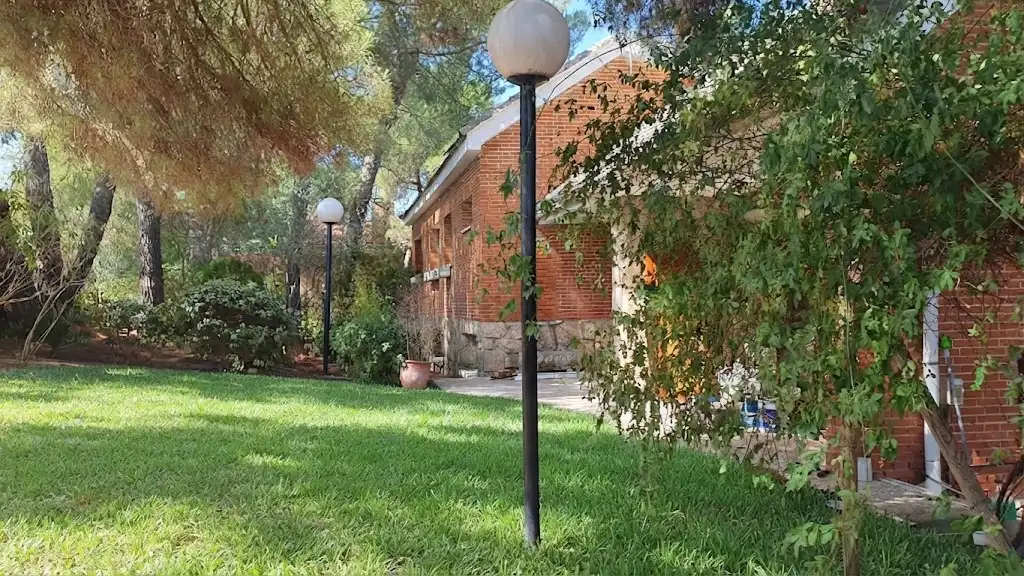 Vista exterior de Casa o xalet de lloguer en Valdemorillo amb Calefacció, Jardí privat i Terrassa