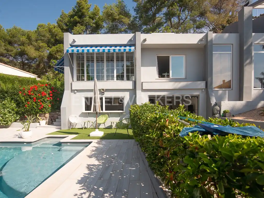 Vista exterior de Casa o xalet en venda en Benicasim / Benicàssim amb Calefacció, Terrassa i Piscina