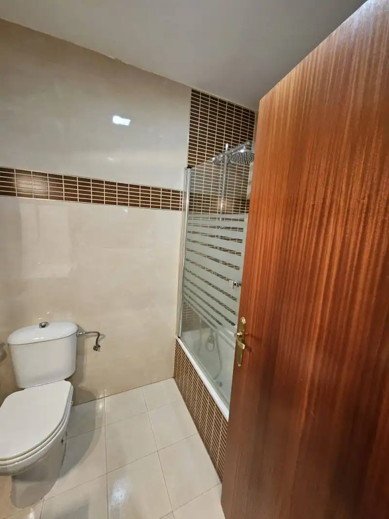 Bany de Casa o xalet de lloguer en Cáceres amb Aire condicionat, Calefacció i Parquet