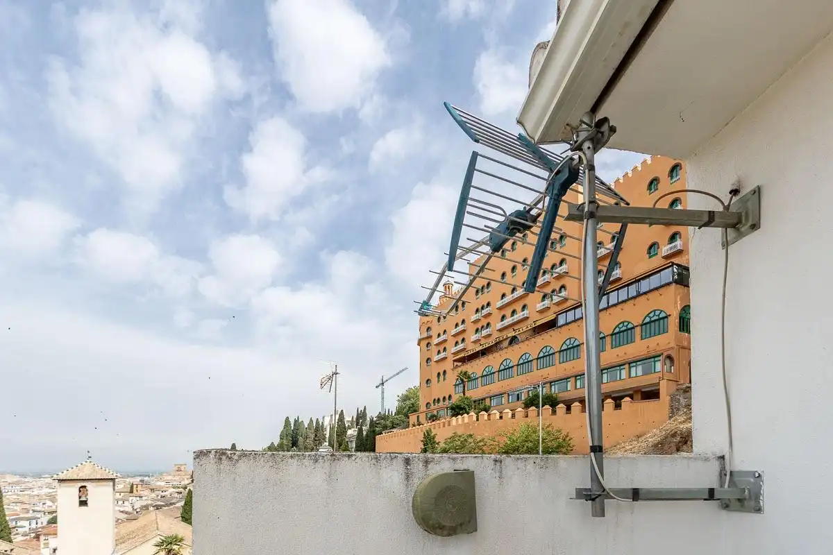 Vista exterior de Casa o chalet en venta en Granada con Aire acondicionado, Terraza y Balcón