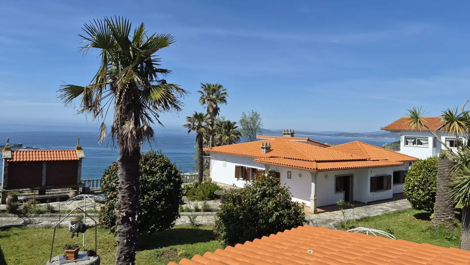 Vista exterior de Casa o xalet de lloguer en Sanxenxo amb Balcó