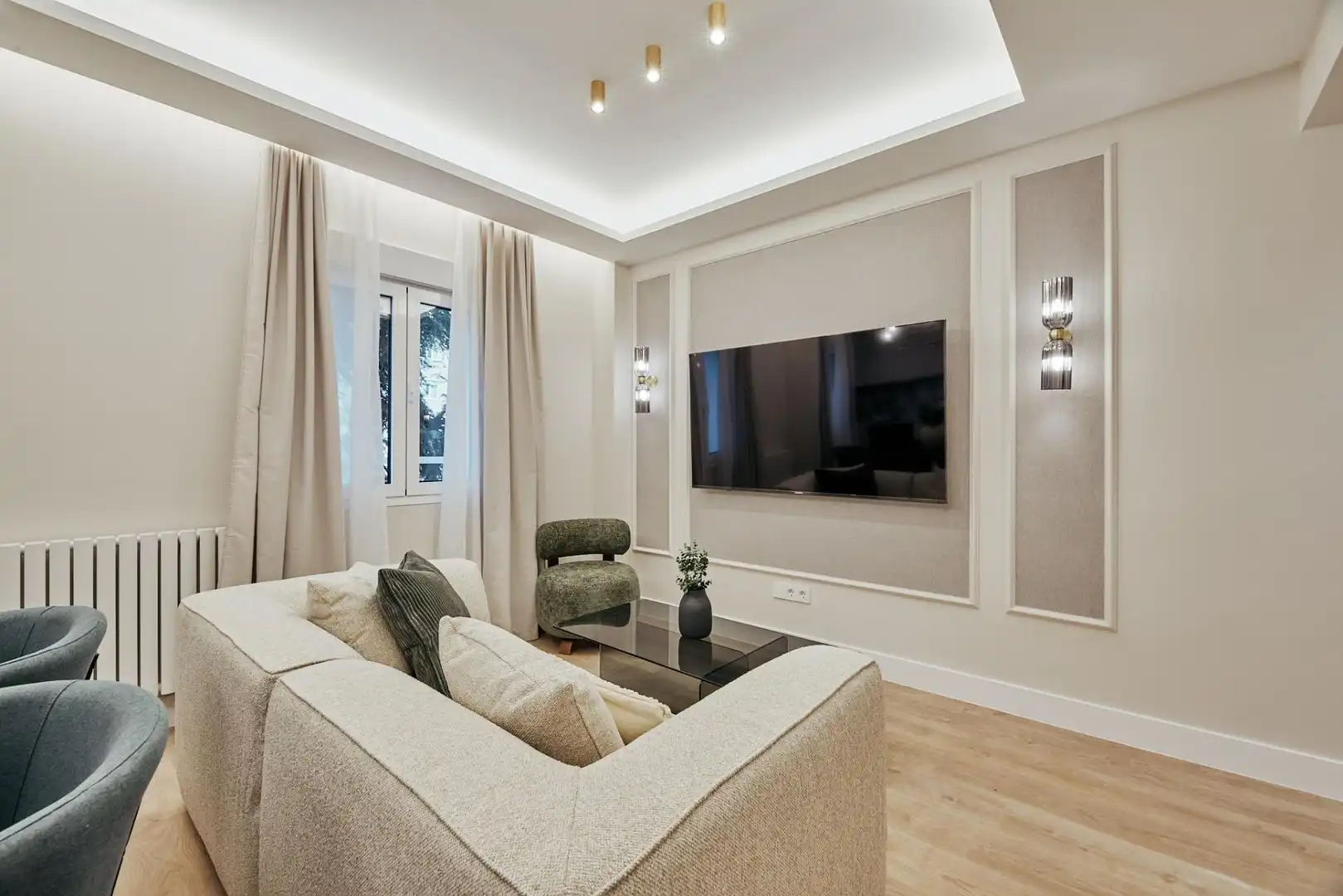 Living room of Flat for sale in Madrid  with Air Conditioner, Heating and Furnished