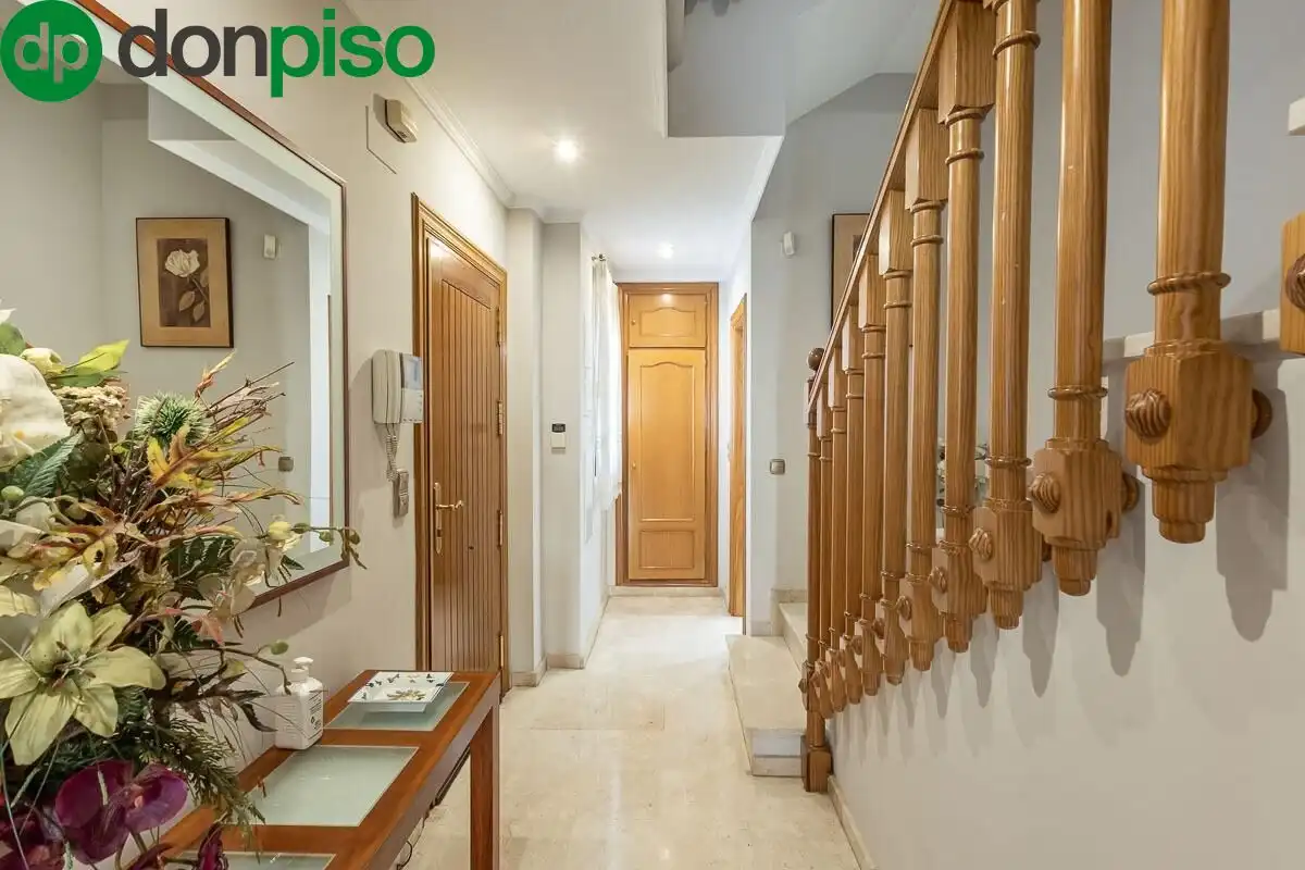Casa adosada en venta en Granada con Calefacción, Jardín privado y Terraza