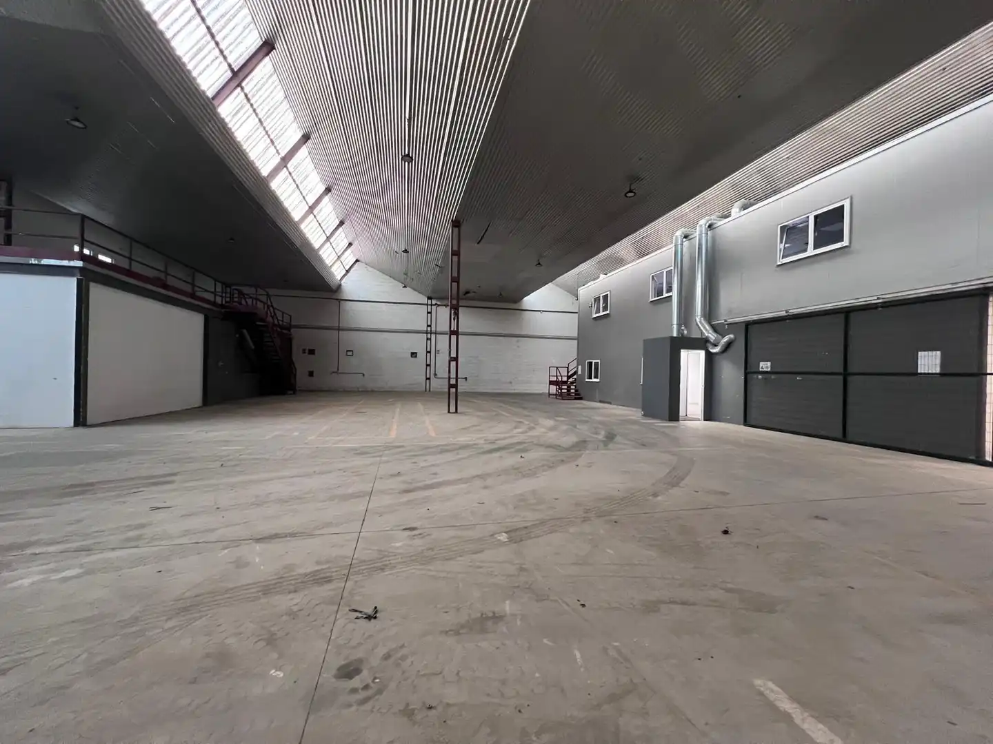 Fabrikhallen zur Miete in Llanera