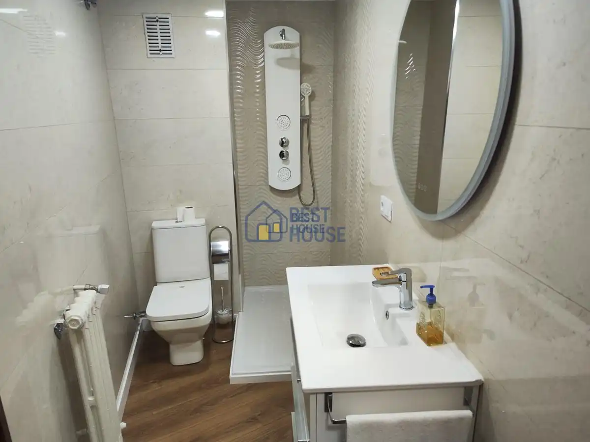 Bathroom of Flat for rent in León Capital   with Heating, Parquet flooring and Terrace