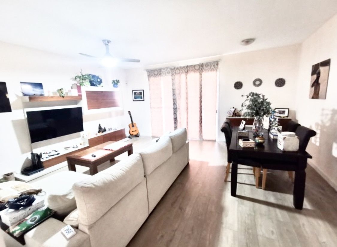 Sala d'estar de Casa adosada en venda en Rincón de la Victoria amb Aire condicionat, Calefacció i Terrassa