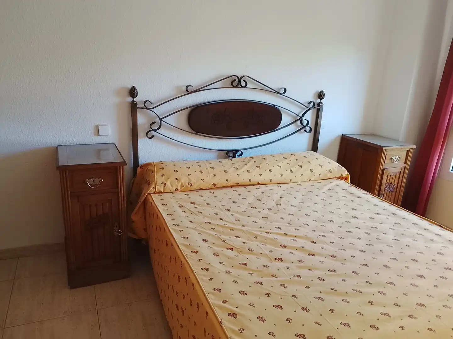 Schlafzimmer von Wohnung zum Verkauf in Madrigal de la Vera mit Klimaanlage, Heizung und Möbliert