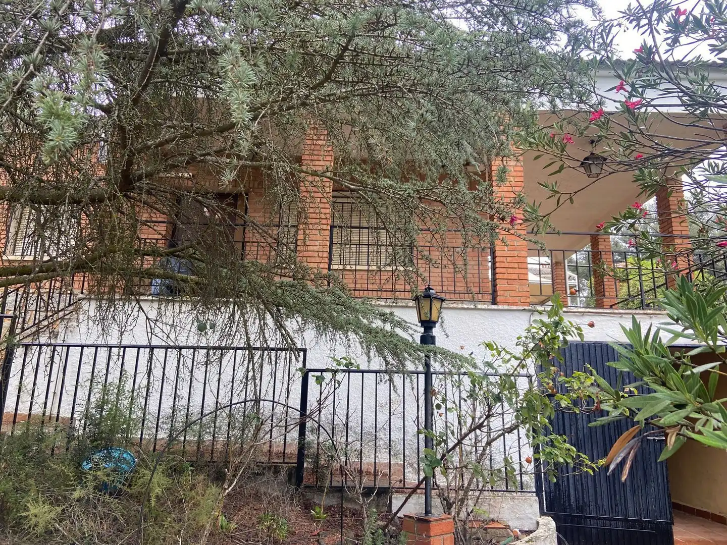 Vista exterior de Casa o xalet en venda en Piedrabuena amb Aire condicionat, Calefacció i Jardí privat