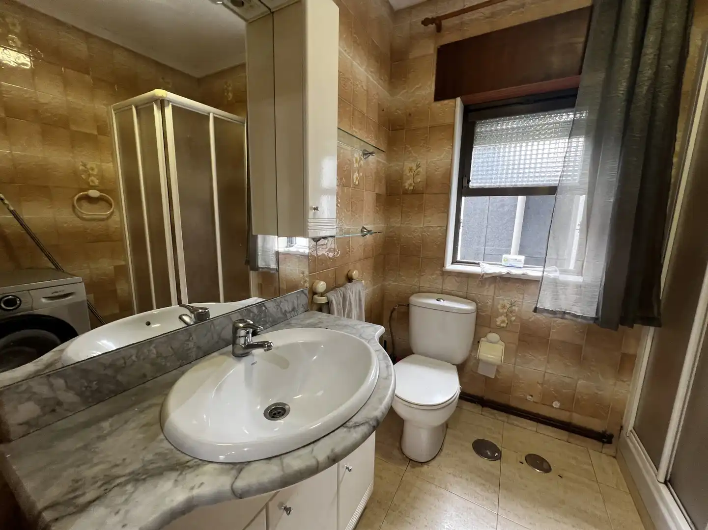 Bathroom of Detached homes for sale in Torrelavega   with Heating, Private garden and Parquet flooring