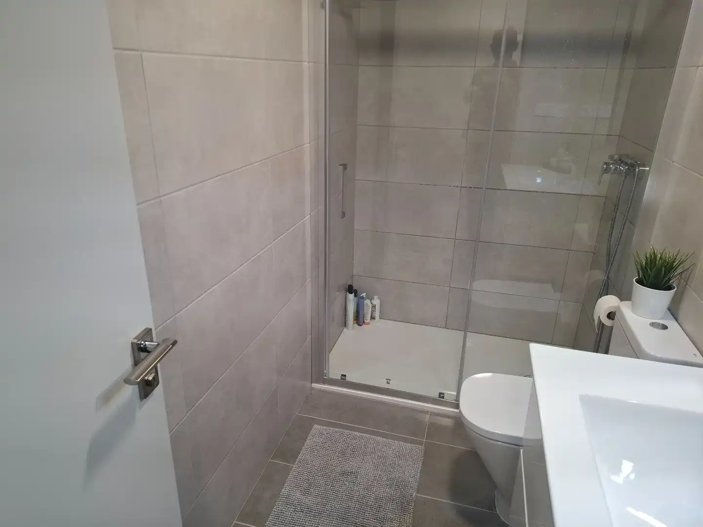 Baño de Apartamento de alquiler en Ourense Capital  con Calefacción, Trastero y Amueblado