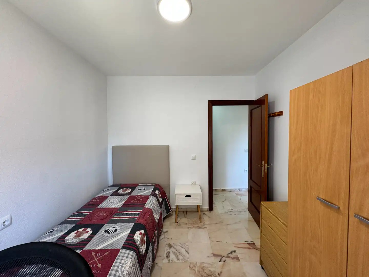 Dormitori de Pis per a compartir en Málaga amb Aire condicionat, Terrassa i Moblat