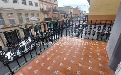 Vista exterior de Pis en venda en La Rinconada amb Terrassa