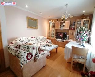 Sala d'estar de Casa o xalet en venda en Camuñas amb Aire condicionat, Calefacció i Terrassa