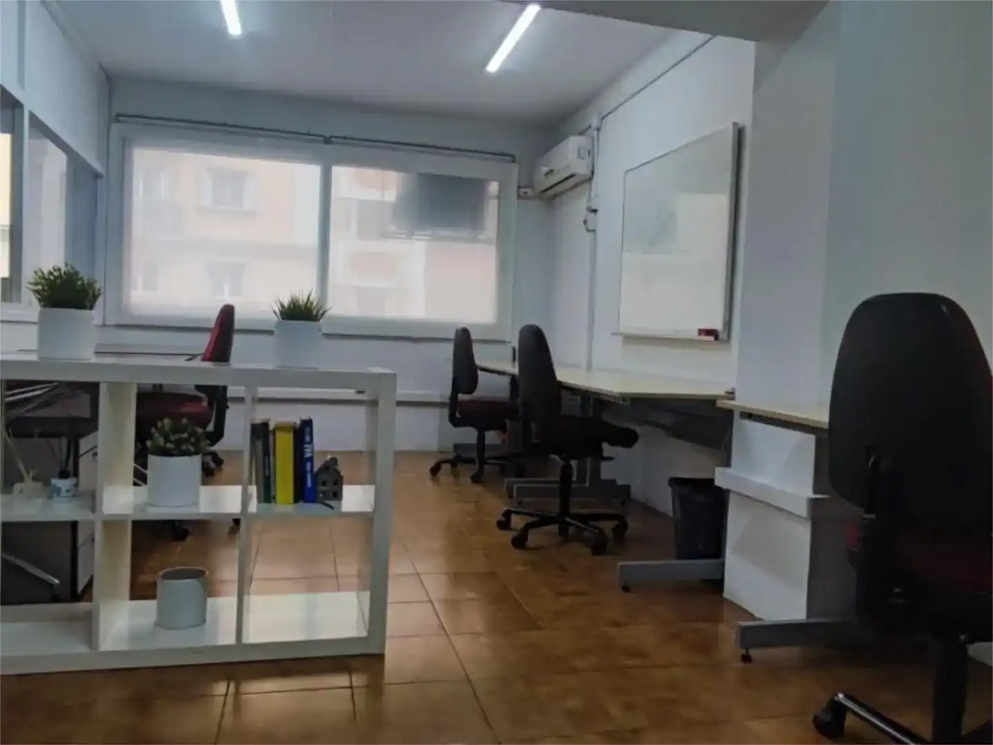 Büro zur Miete in Barcelona mit Klimaanlage, Möbliert und Internet