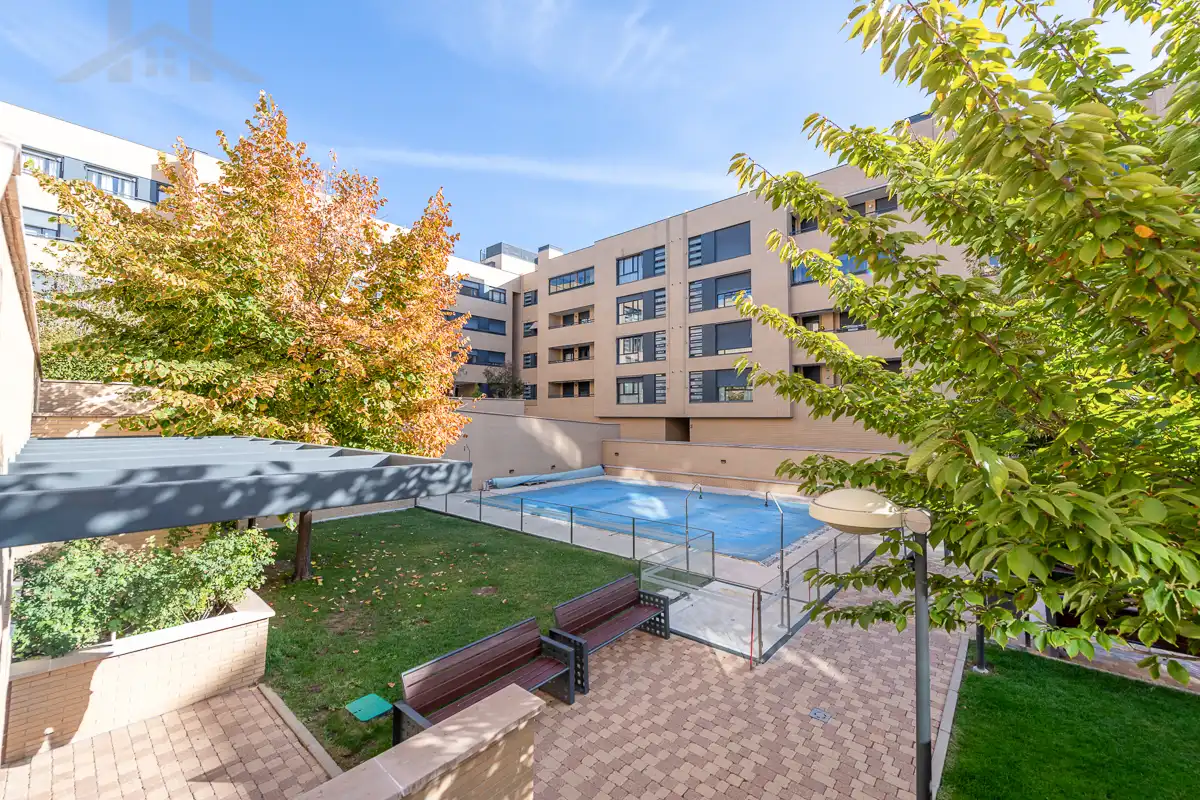 Piscina de Pis en venda en Alcobendas amb Aire condicionat, Calefacció i Parquet