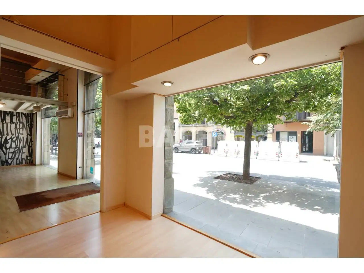 Commercial properties for rent in Vic