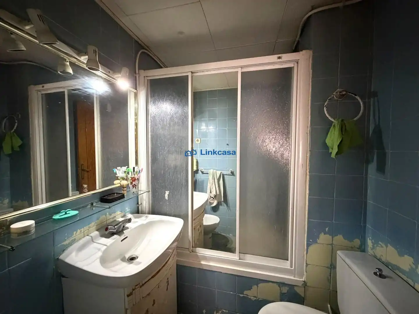 Bathroom of Flat for sale in Leganés  with Air Conditioner, Heating and Storage room