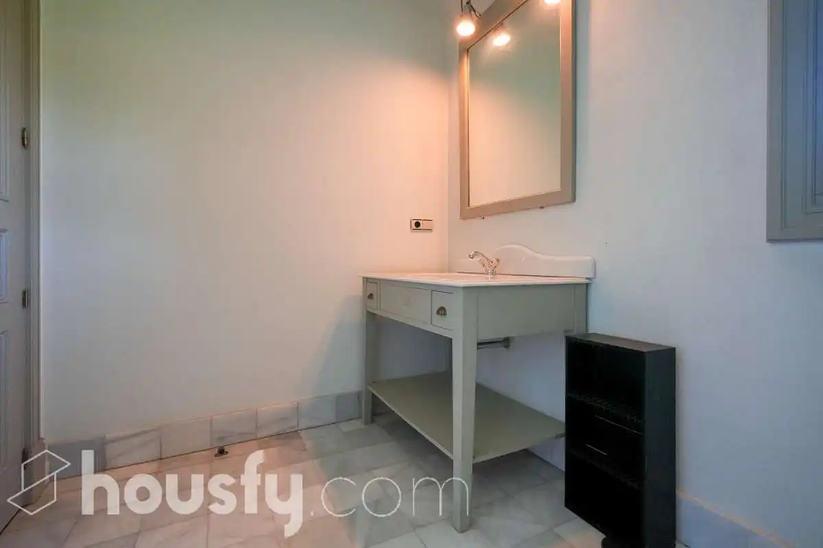 Bathroom of Houses for sale in Pozuelo de Alarcón  with Air Conditioner, Heating and Private garden
