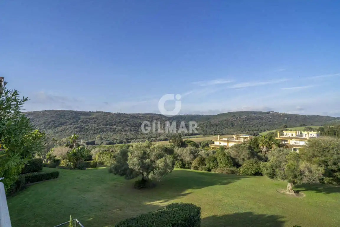 Maisonette zum Verkauf in Sotogrande mit Heizung, Abstellraum und Schwimmbad