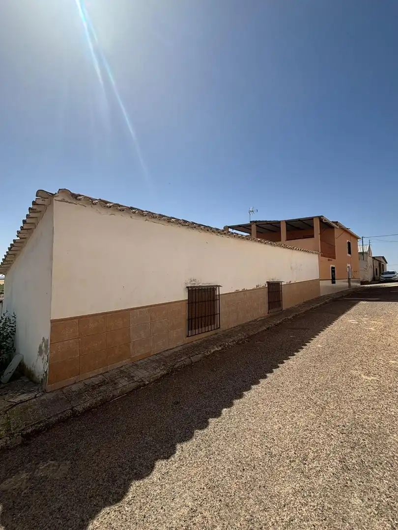 Vista exterior de Casa o chalet en venta en Alcubillas