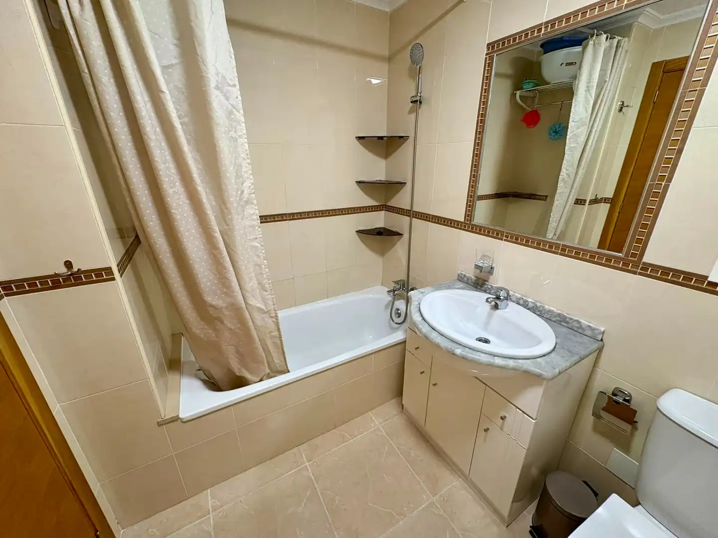Badezimmer von Wohnungen zum Verkauf in Guardamar del Segura mit Klimaanlage, Heizung und Terrasse