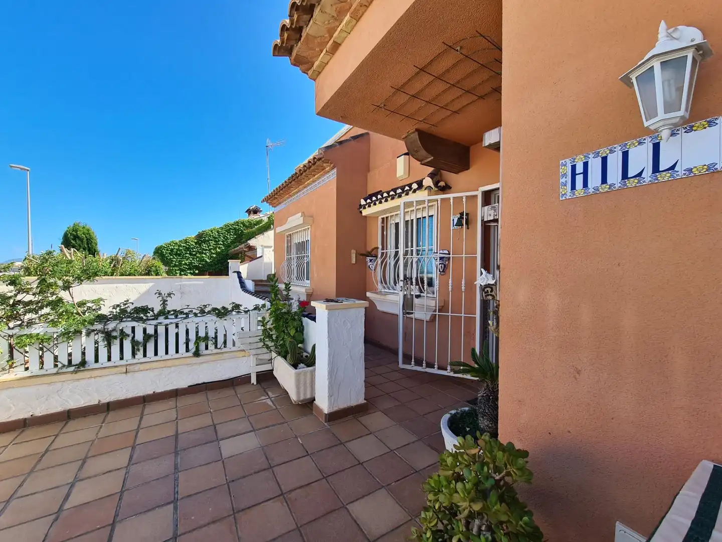 Vista exterior de Casa adosada en venta en Cartagena con Terraza, Amueblado y Piscina comunitaria