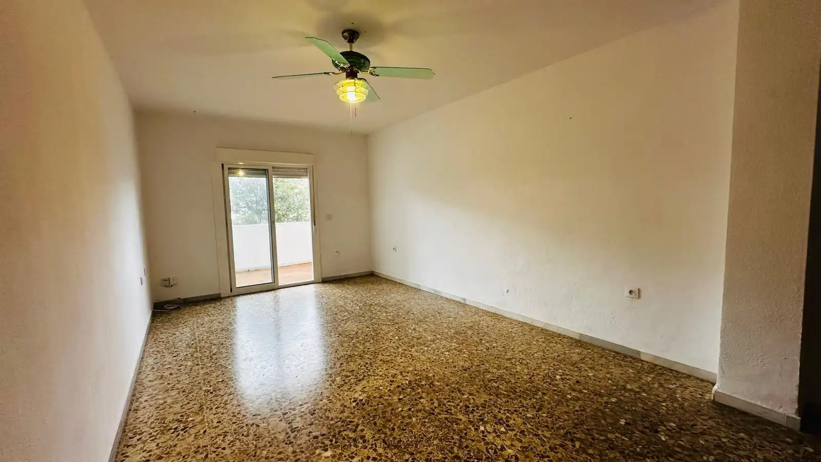 Sala d'estar de Pis en venda en Roquetas de Mar amb Terrassa