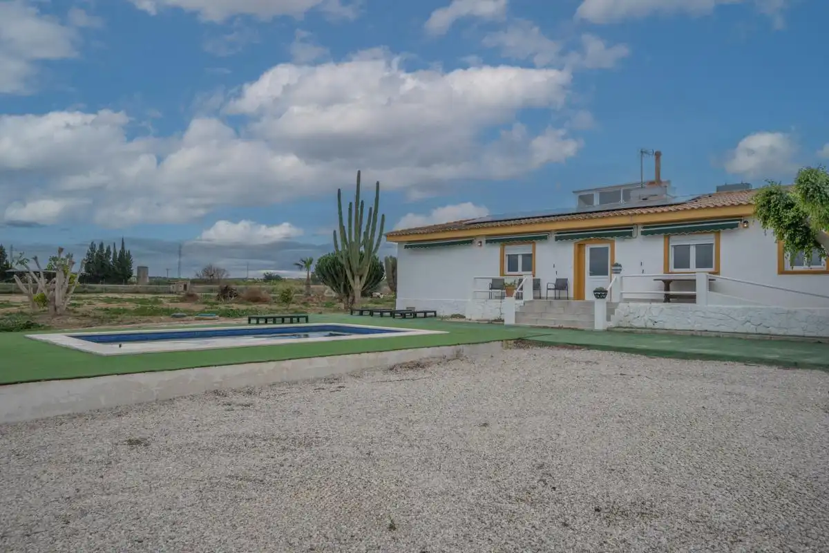 Vista exterior de Casa o chalet en venta en San Miguel de Salinas con Aire acondicionado, Calefacción y Jardín privado