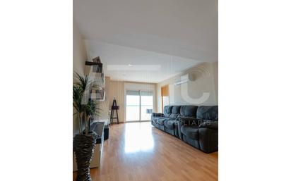 Living room of Flat for sale in Sabadell  with Air Conditioner, Heating and Parquet flooring