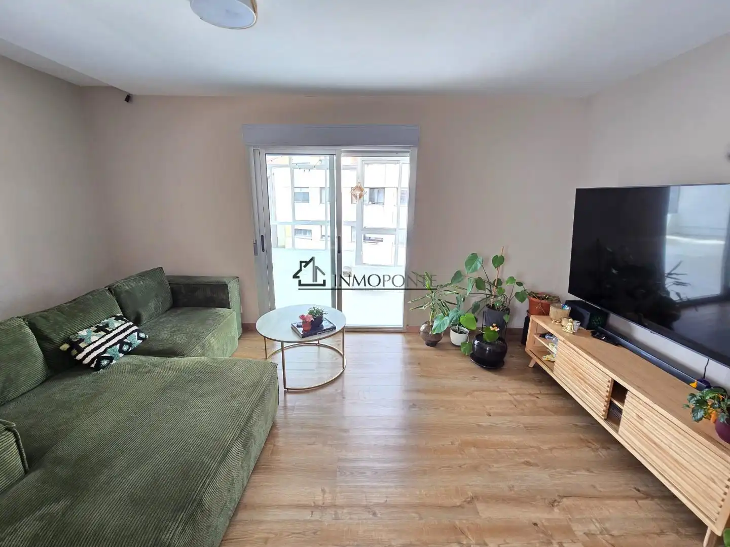 Living room of Flat for rent in Pontevedra Capital   with Heating, Terrace and Oven
