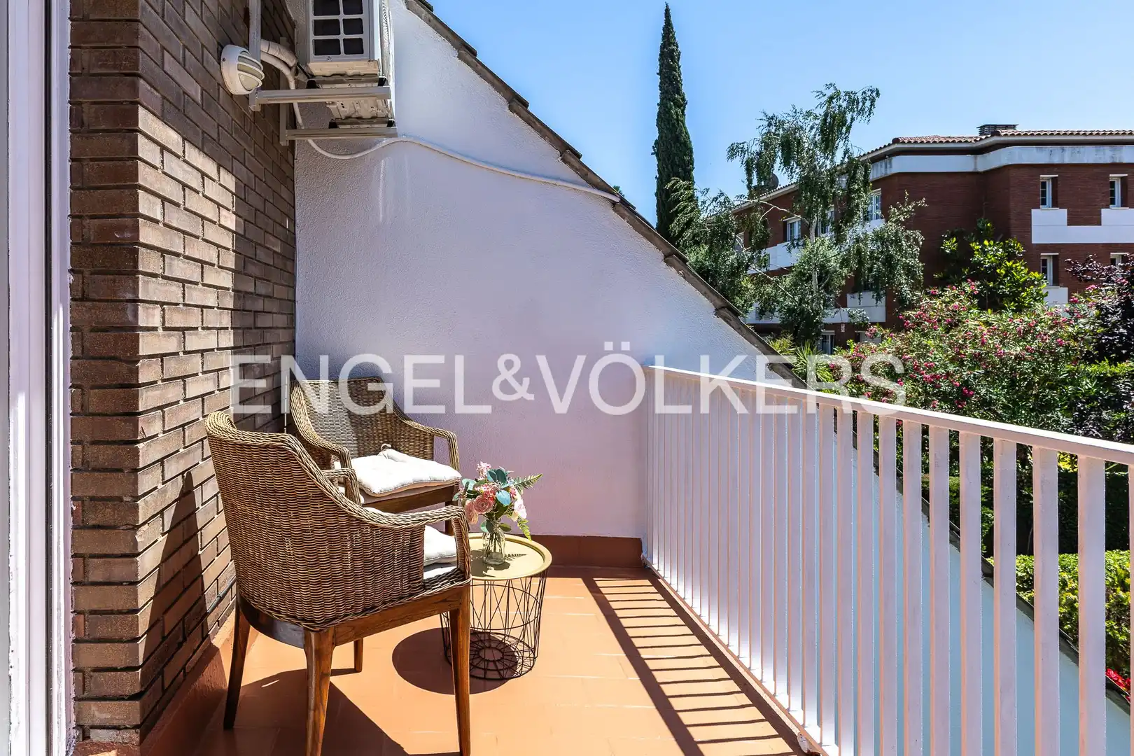 Terrassa de Casa o xalet en venda en Sant Cugat del Vallès amb Aire condicionat, Calefacció i Jardí privat