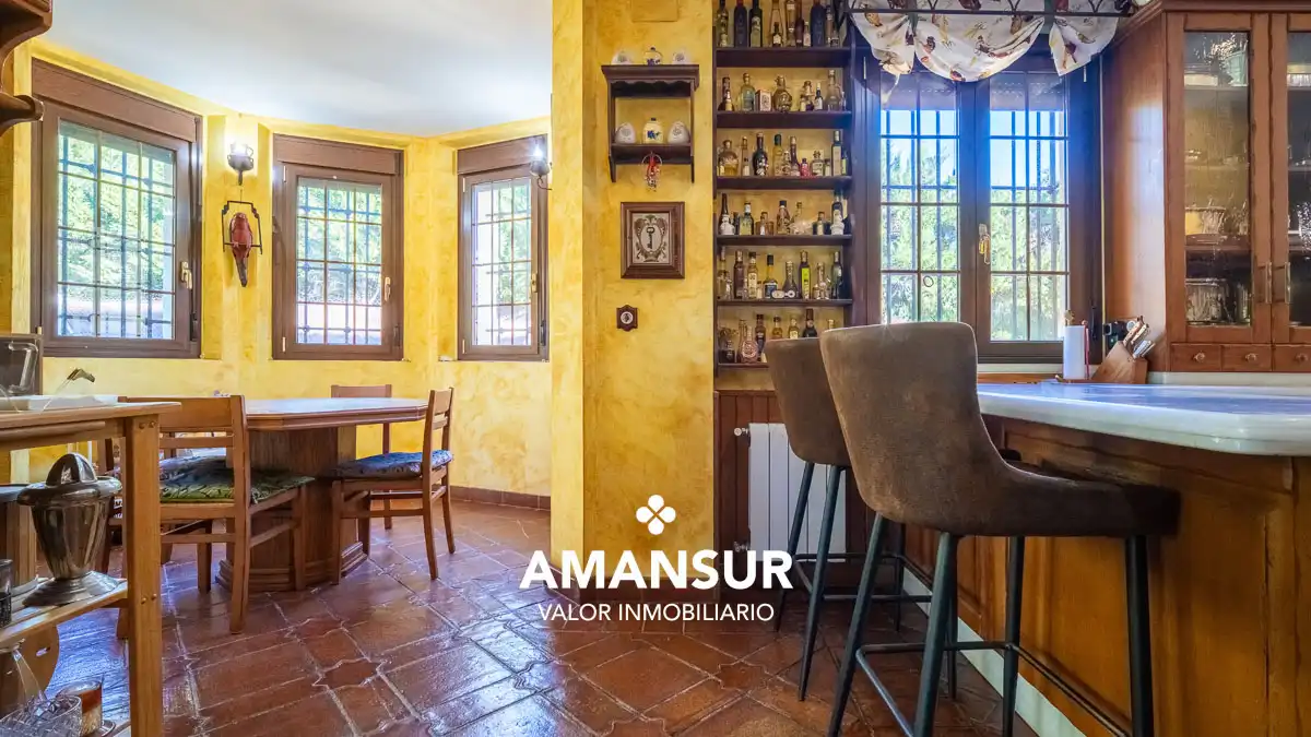 Chalet con piscina en venta en Avenida del Almendro, imagen 40