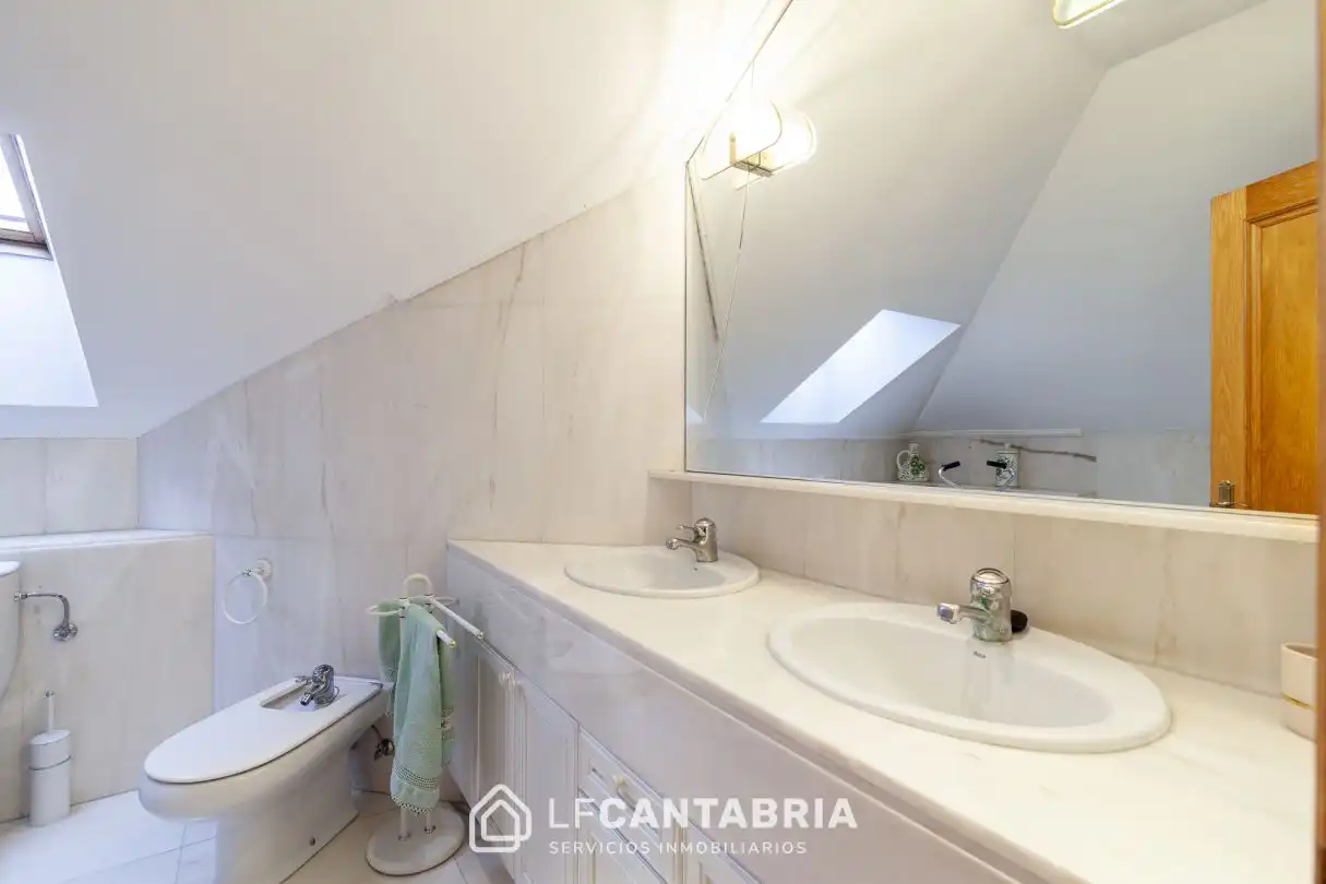 Baño de Dúplex en venta en Santander con Calefacción y Terraza