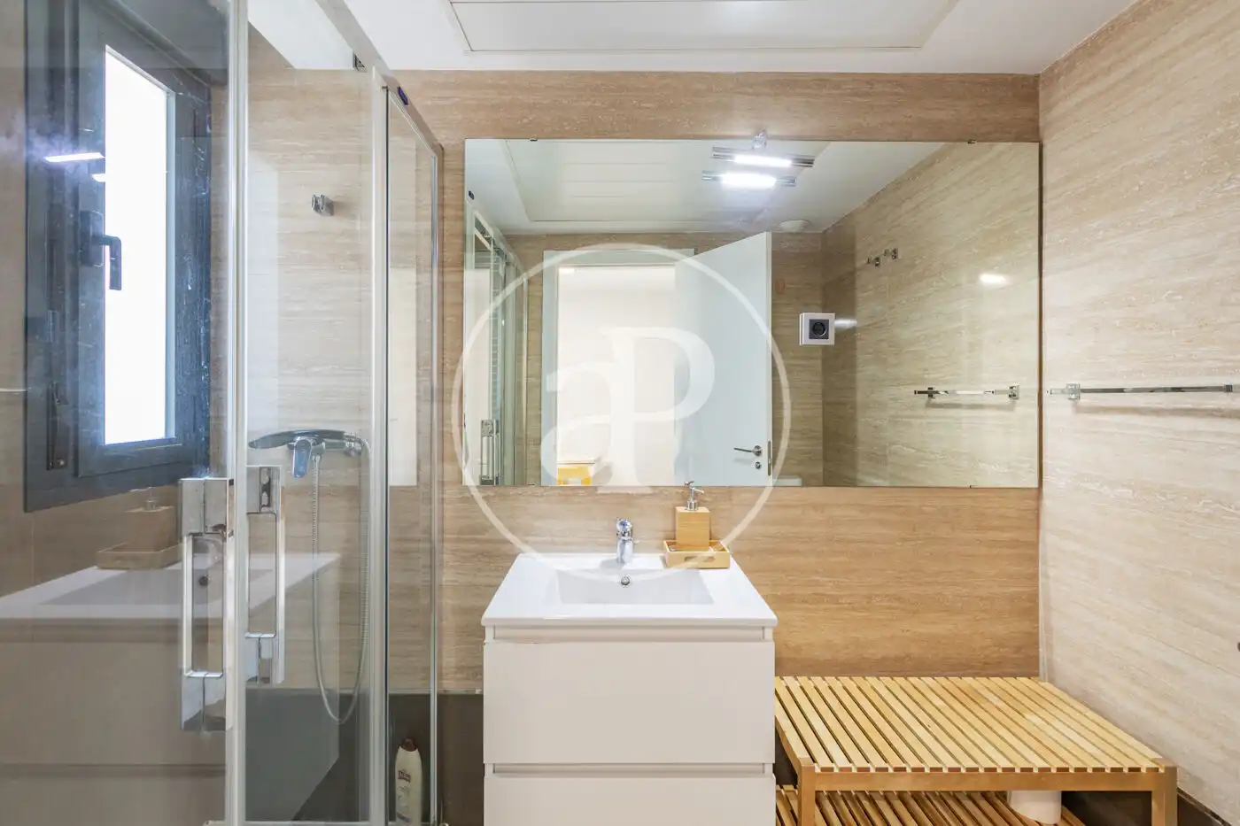 Baño de Piso en venta en Madrid con Aire acondicionado, Calefacción y Jardín privado