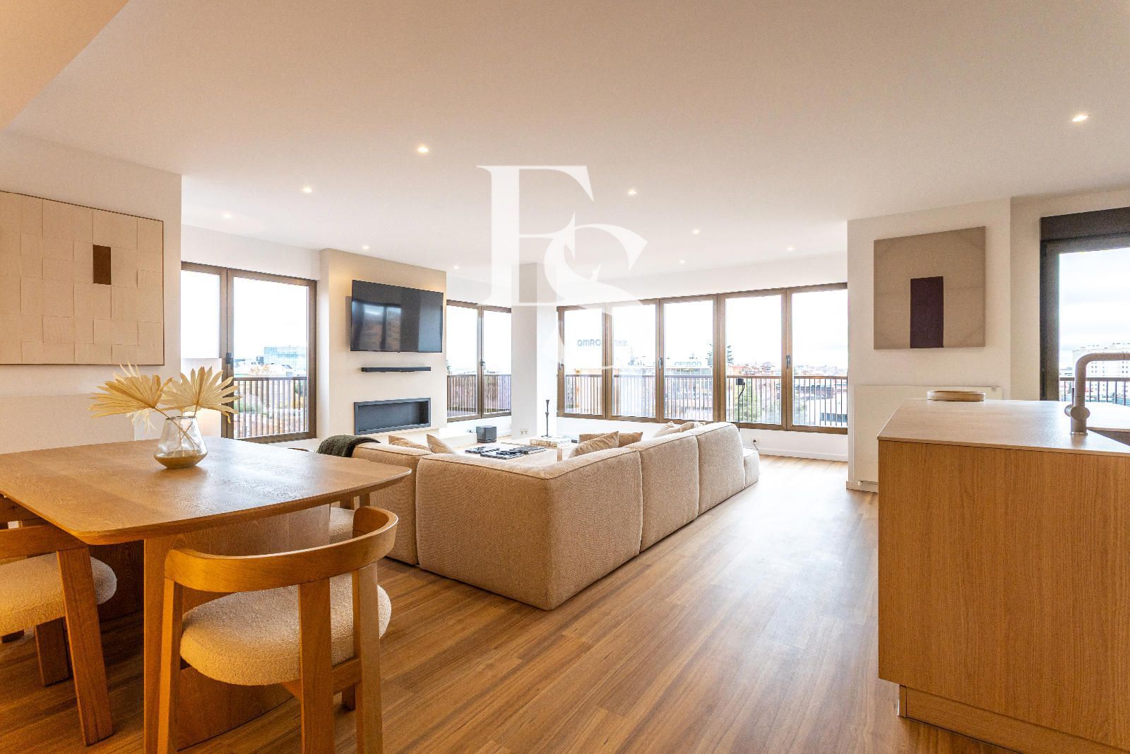 Living room of Flat for sale in  Madrid Capital  with Air Conditioner, Heating and Swimming Pool