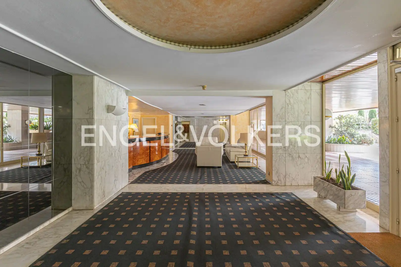 Flat for sale in Barcelona  with Air Conditioner, Heating and Private garden