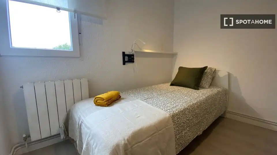 Bedroom of Flat for rent in Madrid  with Air Conditioner, Heating and Furnished