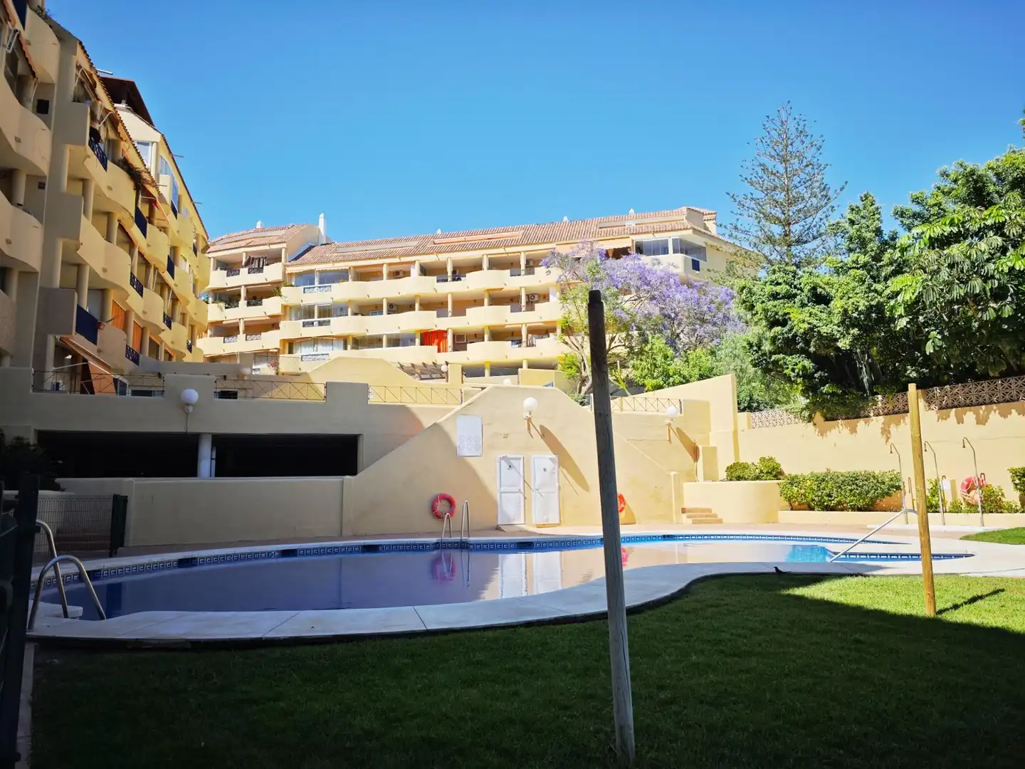 Piscina de Estudio de alquiler en Fuengirola con Aire acondicionado, Jardín privado y Terraza