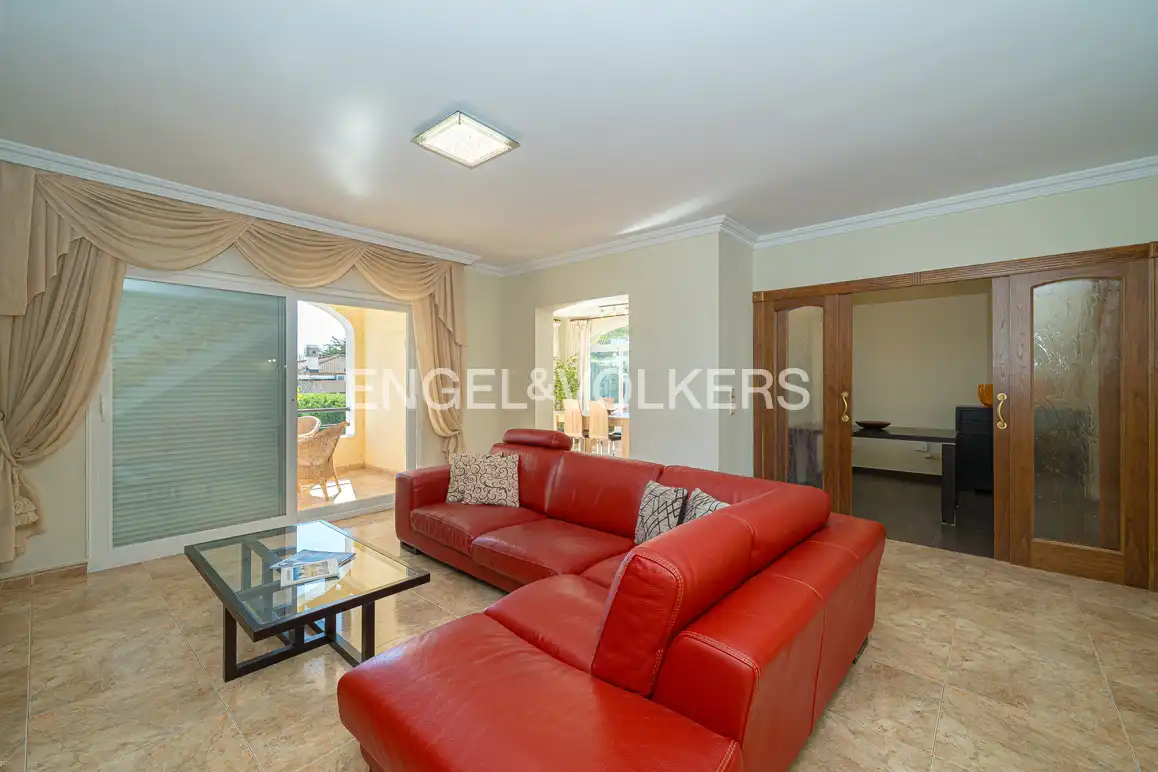 Sala d'estar de Casa o xalet en venda en La Nucia amb Aire condicionat, Jardí privat i Piscina