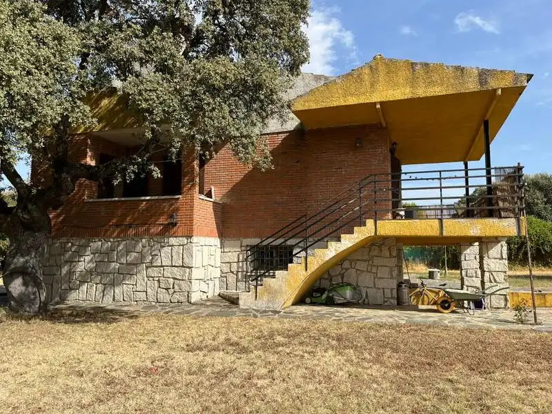 Vista exterior de Casa o chalet en venta en Cazalegas con Piscina