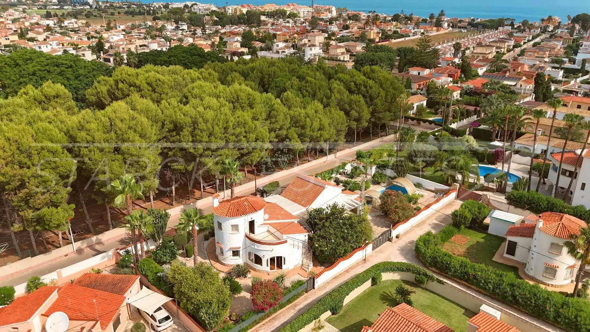 Vista exterior de Casa o xalet en venda en Els Poblets amb Aire condicionat, Jardí privat i Piscina