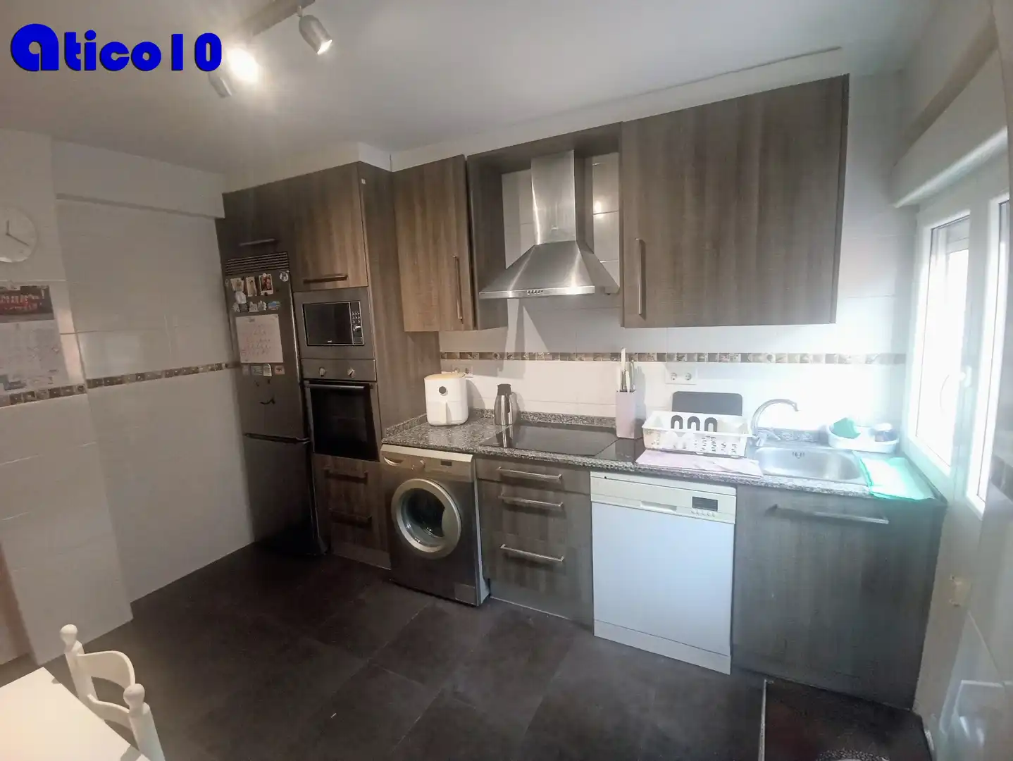 Cuina de Pis en venda en Oviedo  amb Calefacció, Parquet i Traster