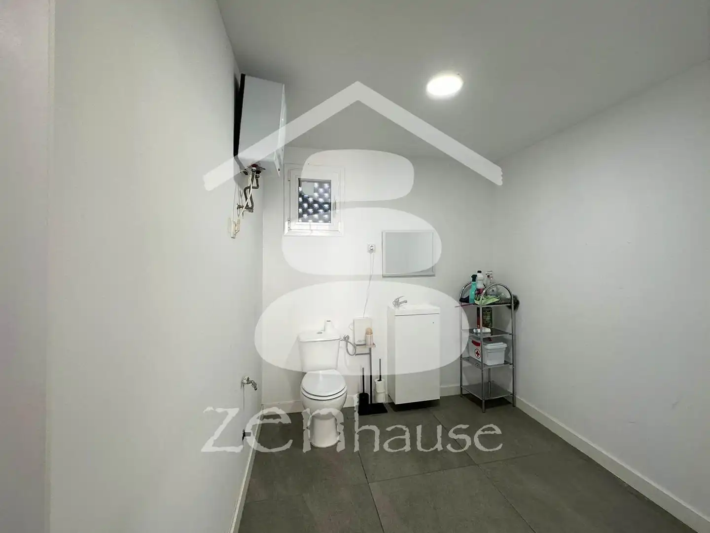 Bathroom of Commercial properties for sale in Coslada