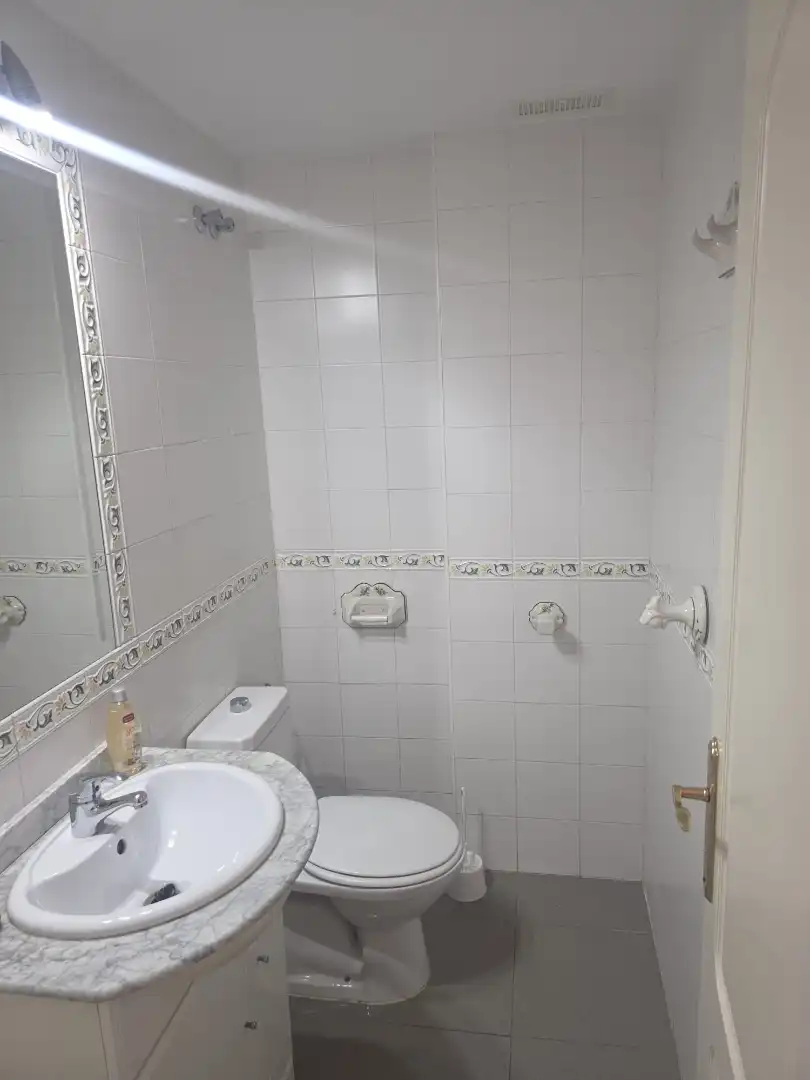 Bany de Casa o xalet en venda en Castilleja de la Cuesta amb Aire condicionat, Jardí privat i Terrassa
