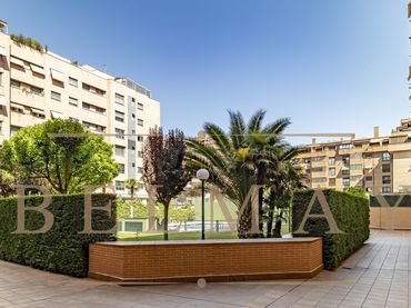 Flat with pool for sale in Calle de Fernando VII