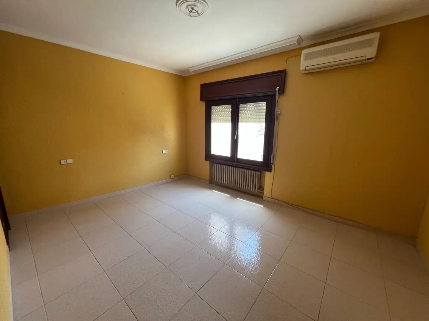 Habitación de Apartamento en venta en Almadén con Aire acondicionado, Calefacción y Terraza