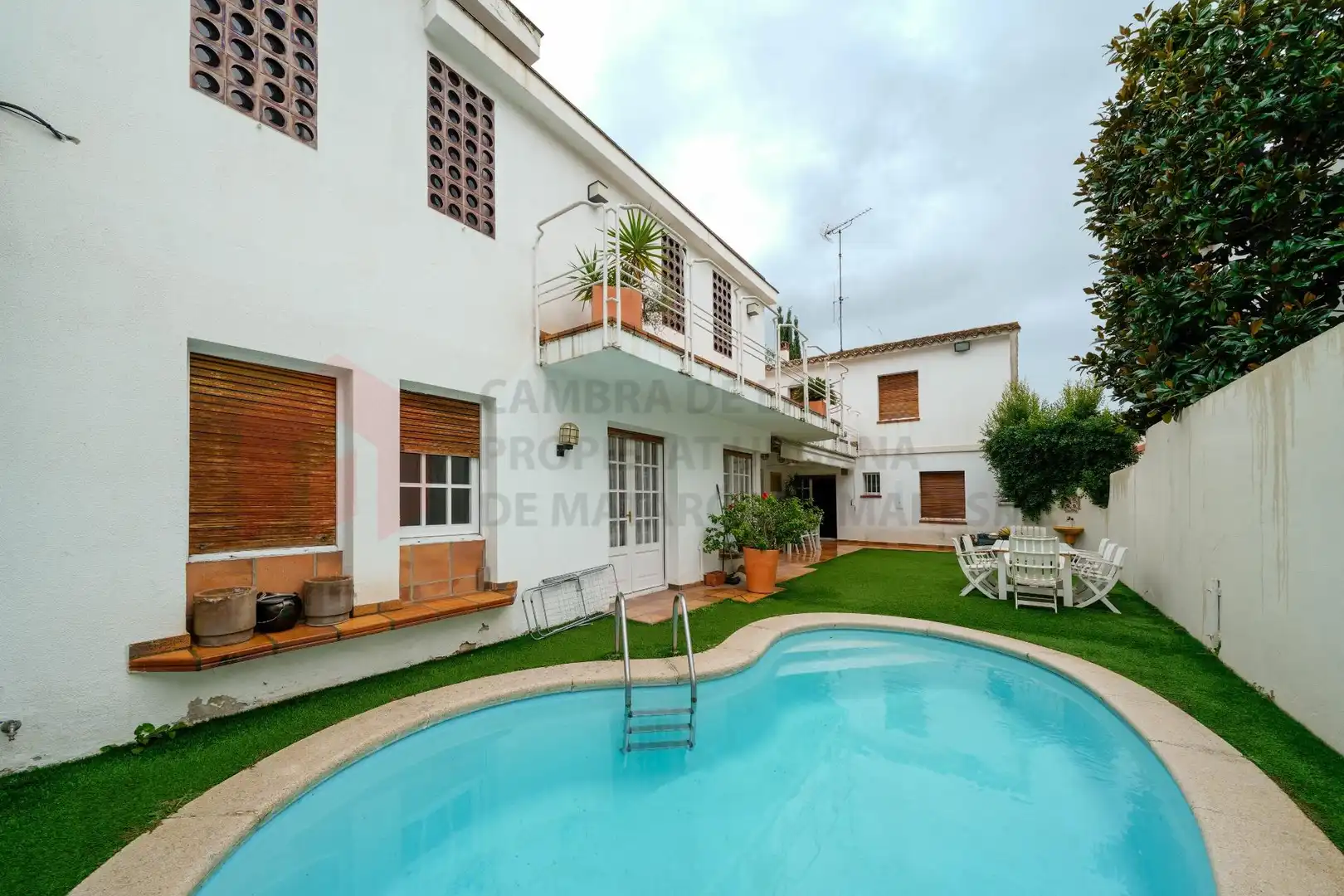 Vista exterior de Casa o xalet en venda en Mataró amb Aire condicionat, Calefacció i Jardí privat