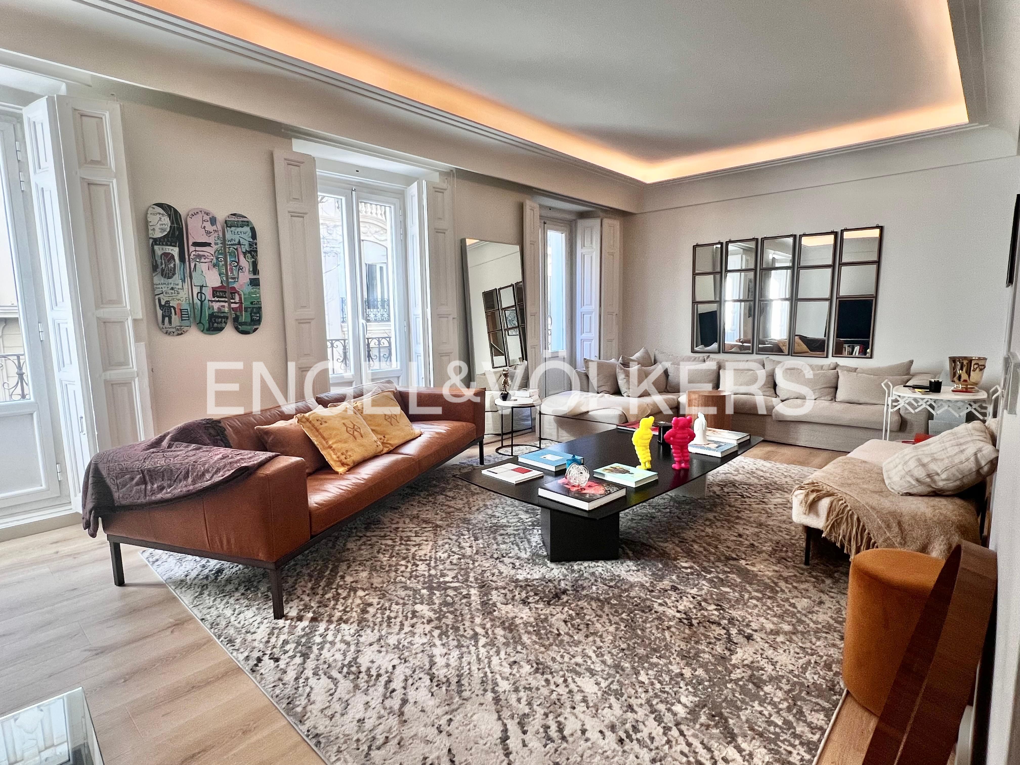 Living room of Apartment for sale in  Madrid Capital  with Air Conditioner, Heating and Balcony