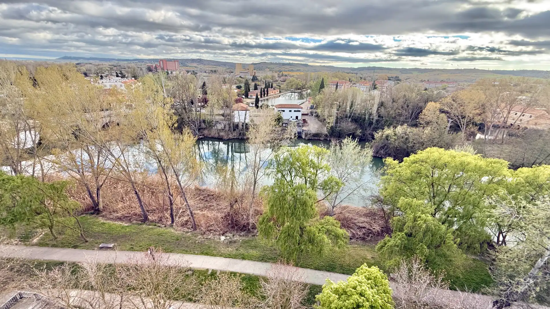 Piso en venta en Palencia Capital con Terraza, Amueblado y Horno