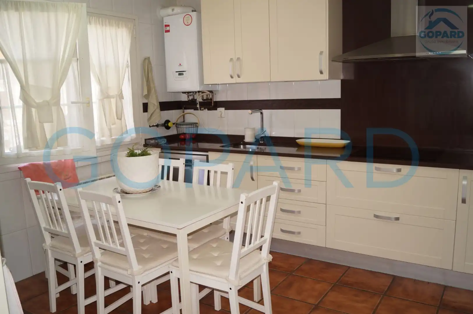 Cuina de Casa adosada de lloguer en Villanueva de la Cañada amb Aire condicionat, Calefacció i Jardí privat